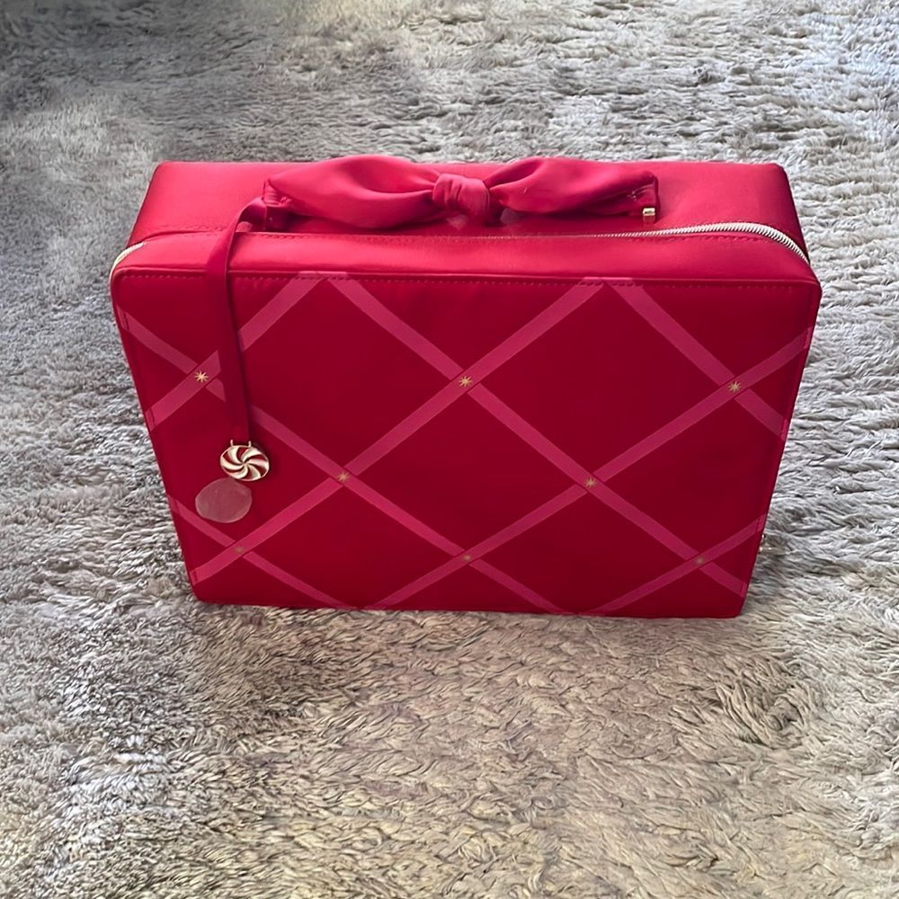 New Estee Lauder makeup case